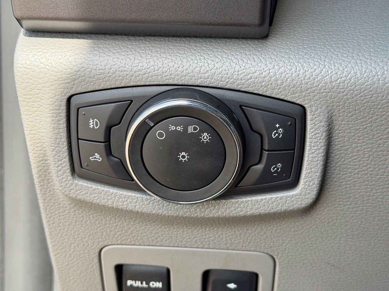 Used 2015 Ford F150 XLT w/ Equipment Group 301A Mid RWD image 16