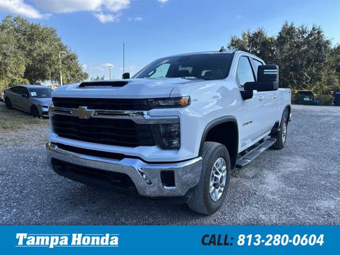 Used 2024 Chevrolet Silverado 2500 LT image 1