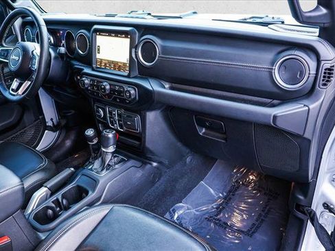 Used 2022 Jeep Wrangler Unlimited Sahara image 25