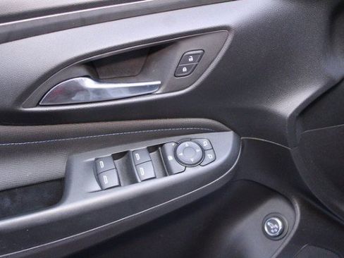 Used 2025 Buick Envista Sport Touring image 17