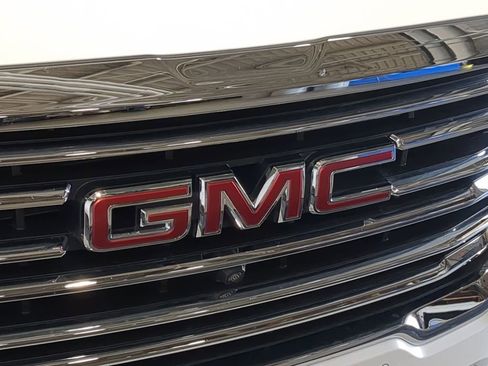 Used 2024 GMC Terrain SLT w/ Infotainment Package II FWD image 12
