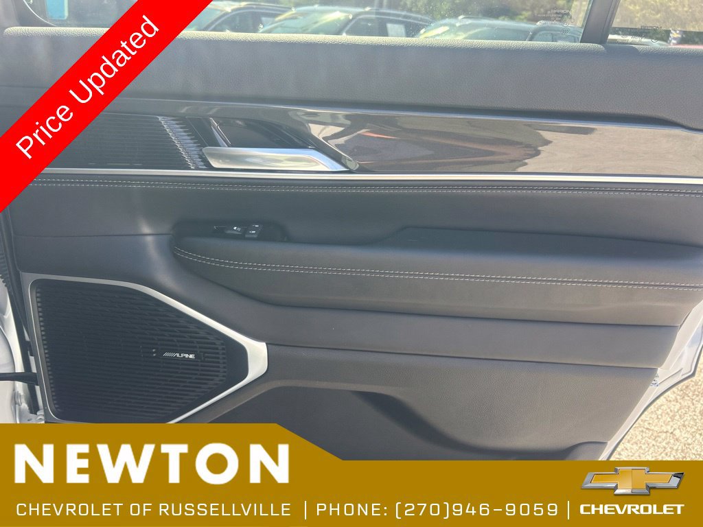 Used 2023 Jeep Wagoneer 4WD w/ Premium Group I image 32