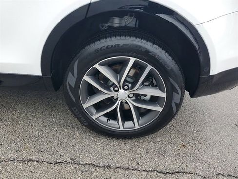 Used 2025 Land Rover Discovery Sport Dynamic SE image 11