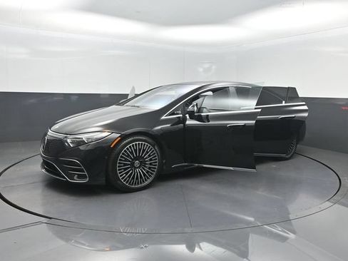 Used 2022 Mercedes-Benz EQS 450+ Sedan image 30