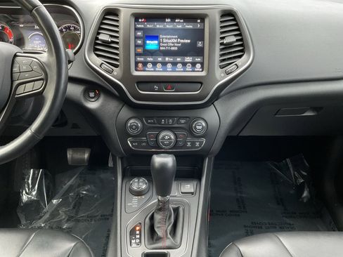 Used 2020 Jeep Cherokee Trailhawk w/ Cold Weather Group image 11