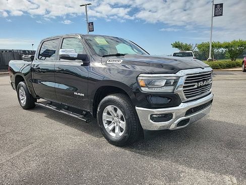 Used 2023 RAM 1500 Laramie AWD/4WD image 3