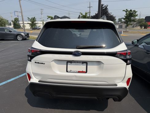 Used 2025 Subaru Forester Premium AWD/4WD image 6