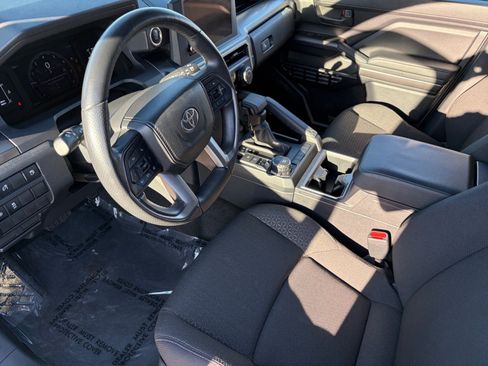 Used 2025 Toyota 4Runner SR5 AWD/4WD image 10