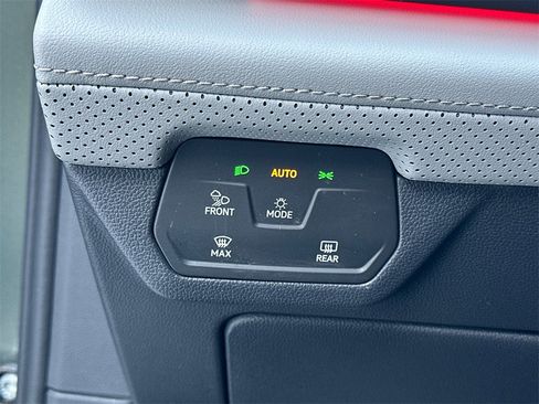 Used 2025 Volkswagen Atlas Peak Edition SE image 22