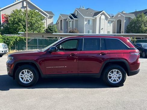 Used 2023 Jeep Grand Cherokee Laredo AWD/4WD image 8