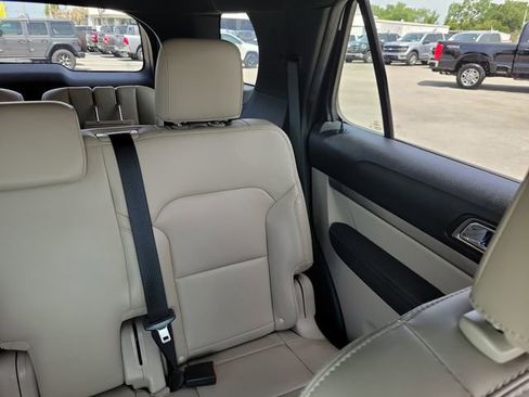 Used 2019 Ford Explorer XLT w/ Equipment Group 202A FWD image 18