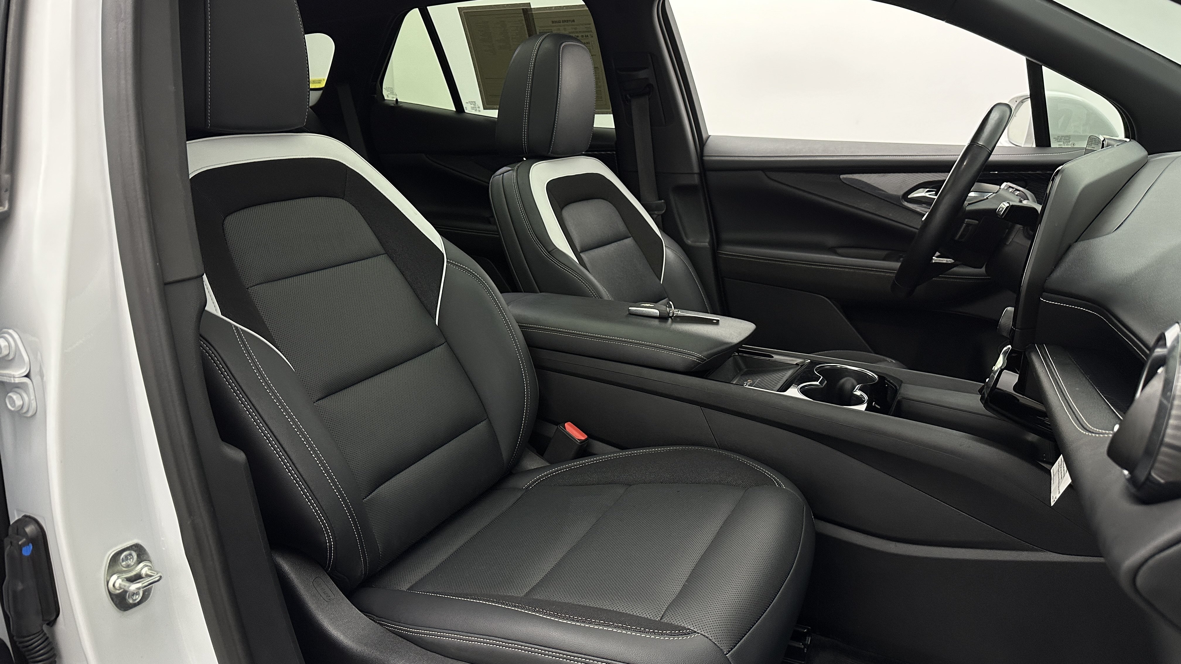 Used 2024 Chevrolet Blazer EV LT AWD/4WD image 39
