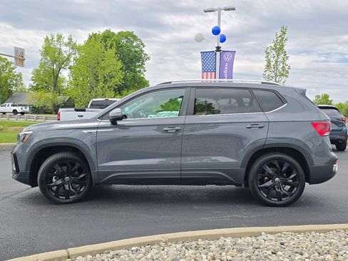 Used 2023 Volkswagen Taos SE w/ Black Wheel Package FWD image 18