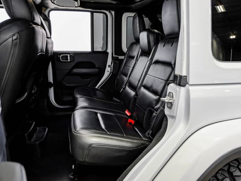 Used 2019 Jeep Wrangler Unlimited Sahara w/ Quick Order Package 24M Moab image 36