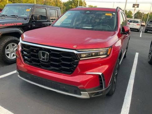 Used 2023 Honda Pilot Elite image 11