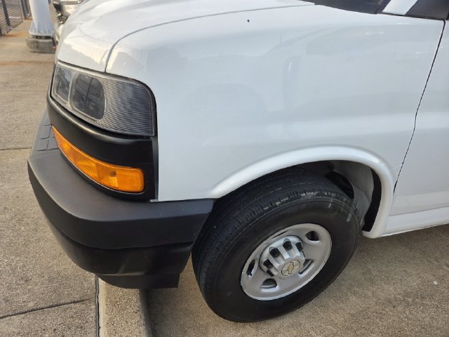 Used 2025 Chevrolet Express 3500 LS RWD image 7