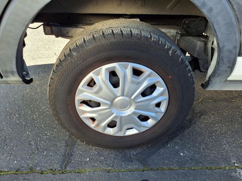 Certified 2022 Ford E-Transit Base image 10