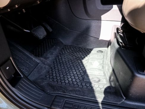 Used 2022 Land Rover Defender 110 S image 16