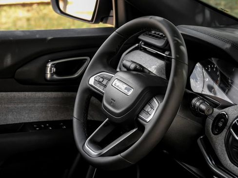 Used 2023 Jeep Compass Latitude AWD/4WD image 24