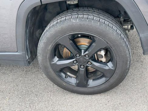 Used 2023 Jeep Grand Cherokee L Laredo AWD/4WD image 7