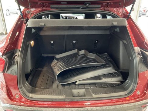 Used 2025 Chevrolet Trax RS w/ Sunroof Package image 21