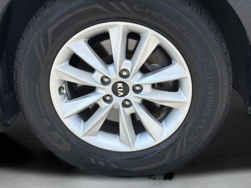 Used 2020 Kia Sorento LX FWD image 31