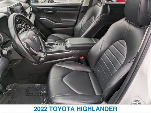 Used 2022 Toyota Highlander XLE FWD image 20