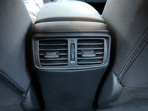 Used 2017 Nissan Rogue SV FWD image 32