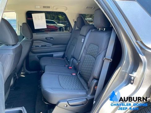 Used 2024 Nissan Pathfinder SV AWD/4WD image 29