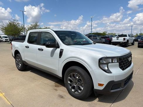 New 2026 Ford Maverick XLT w/ XLT Luxury Package AWD/4WD image 2