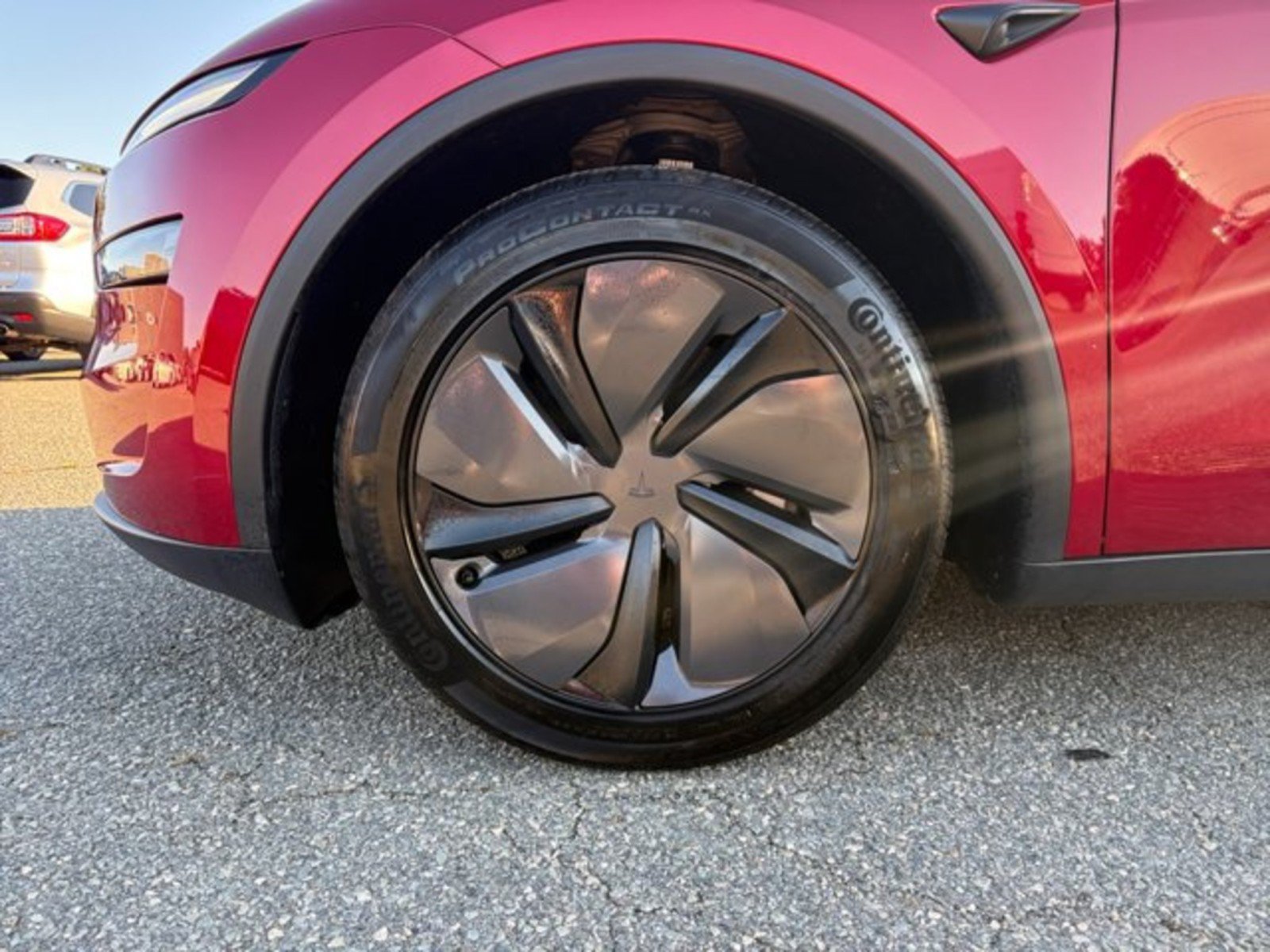 Used 2026 Tesla Model Y 2WD image 9