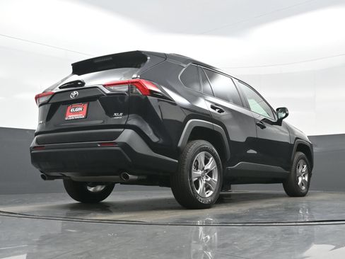 Used 2025 Toyota RAV4 XLE AWD/4WD image 31