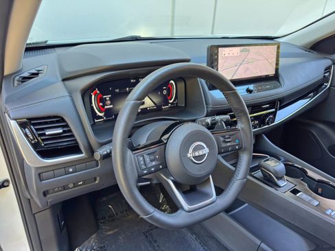 Used 2024 Nissan Rogue SL w/ SL Premium Package FWD image 13