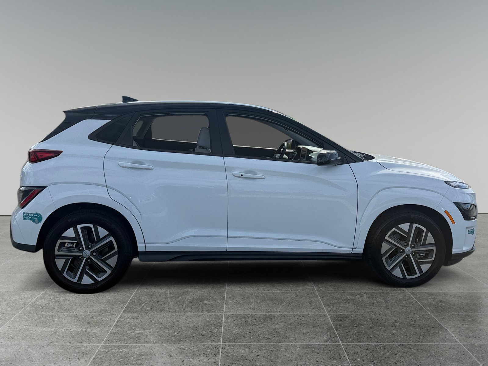 Used 2023 Hyundai Kona SE w/ Cargo Package FWD image 6