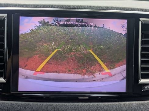 Used 2023 Chrysler Pacifica Touring-L FWD image 22