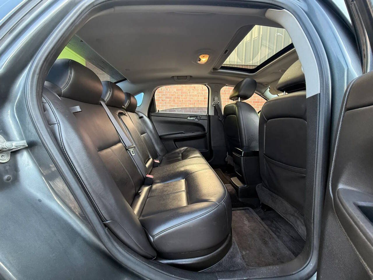 Used 2010 Chevrolet Impala LTZ FWD image 9