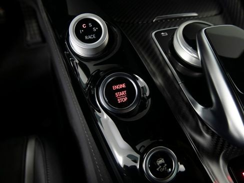 Used 2018 Mercedes-Benz AMG GT R image 24