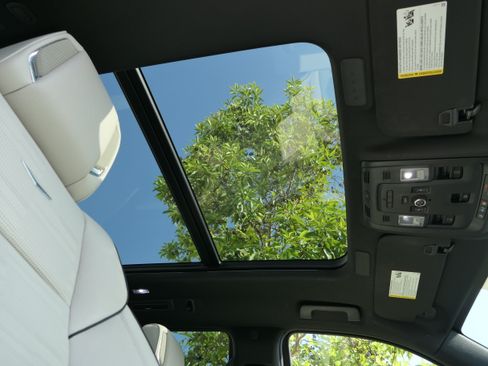 Used 2023 Cadillac Escalade Sport AWD/4WD image 29