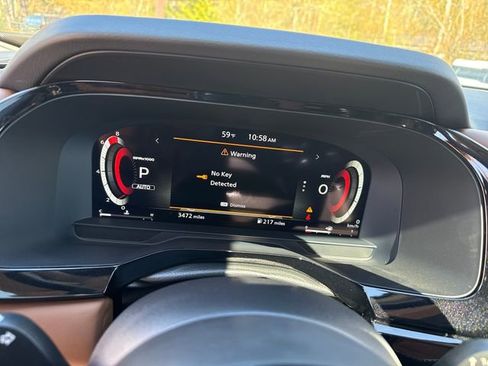 Used 2025 Nissan Pathfinder Platinum w/ Black Appearance Package AWD/4WD image 21