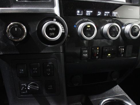 Used 2019 Toyota Sequoia Platinum AWD/4WD image 19