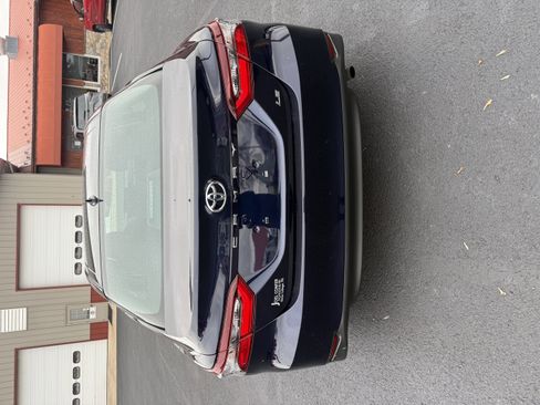 Used 2021 Toyota Camry LE image 5