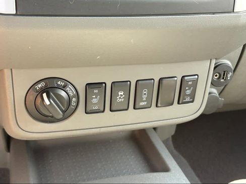 Used 2021 Nissan Frontier SV w/ Midnight Edition Floor Mats image 16