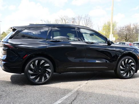 New 2026 Lincoln Nautilus Reserve w/ Jet Appearance Package AWD/4WD image 7