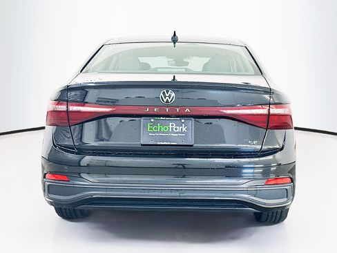 Used 2025 Volkswagen Jetta SE FWD image 7