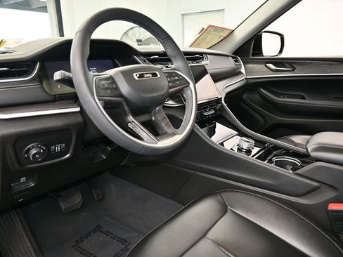 Used 2023 Jeep Grand Cherokee L Limited image 13