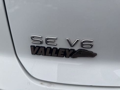 Used 2022 Volkswagen Atlas Cross Sport SE image 47