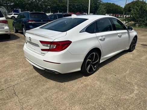 Used 2018 Honda Accord Sport image 5