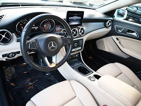 Certified 2019 Mercedes-Benz GLA 250 image 22