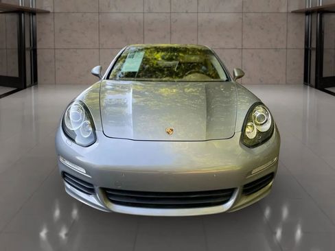 Used 2016 Porsche Panamera S image 9