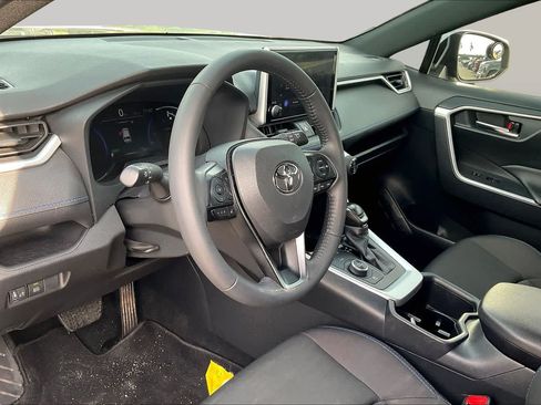 Used 2025 Toyota RAV4 SE AWD/4WD image 15